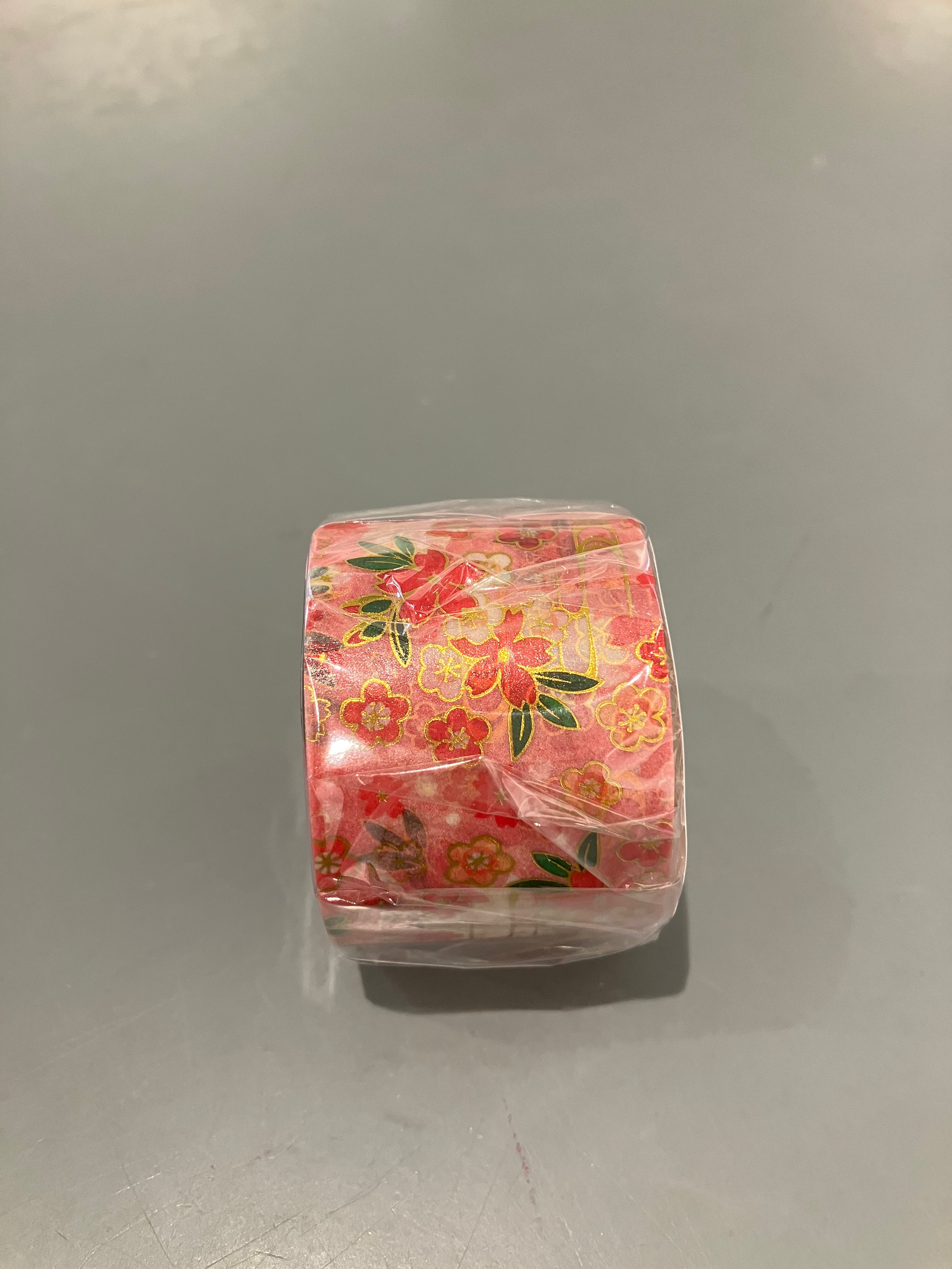 Dekorationstape - lyserøde blomster og gulddetajler