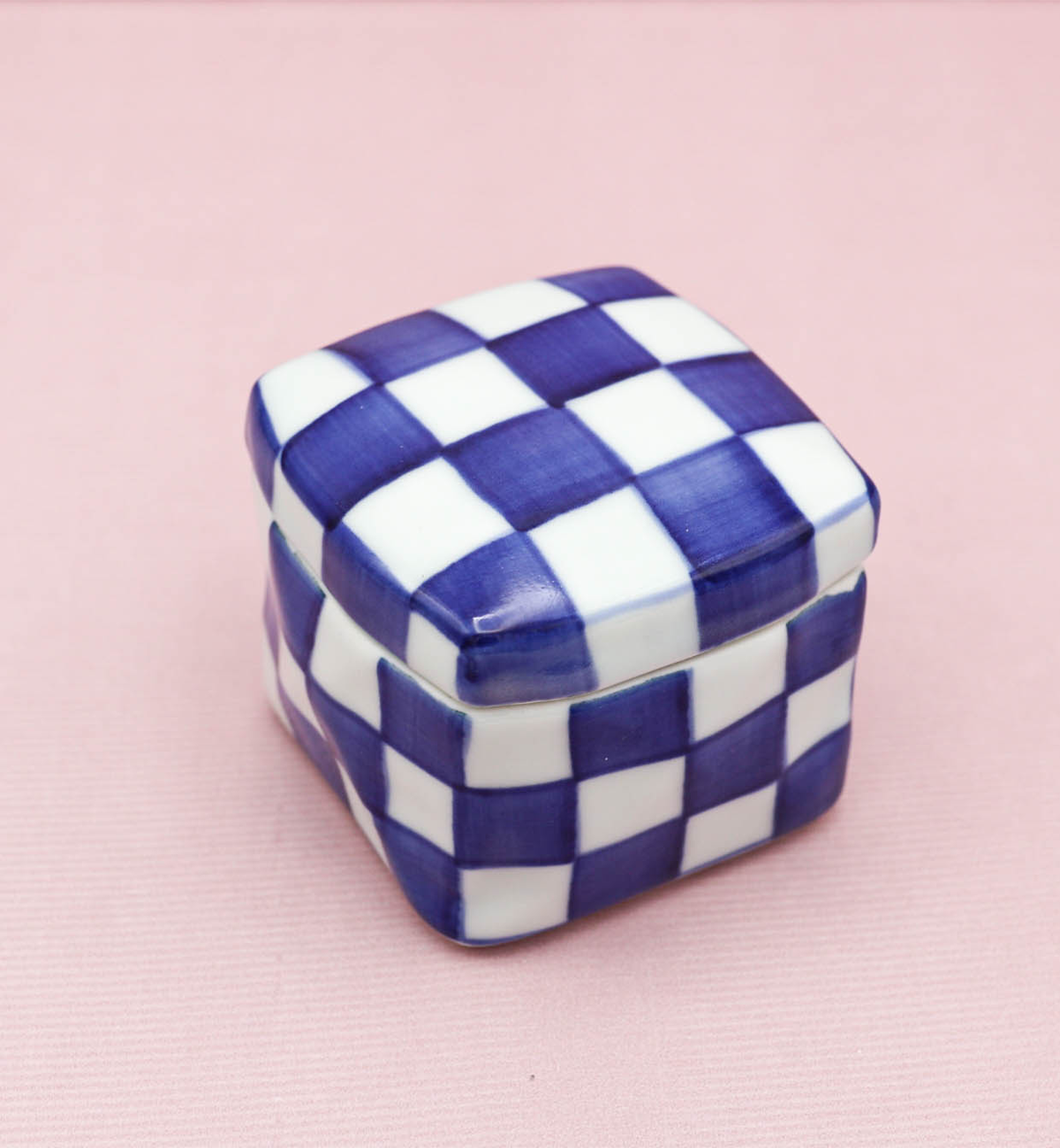 Square Jar with checkered lid in white and dark blue