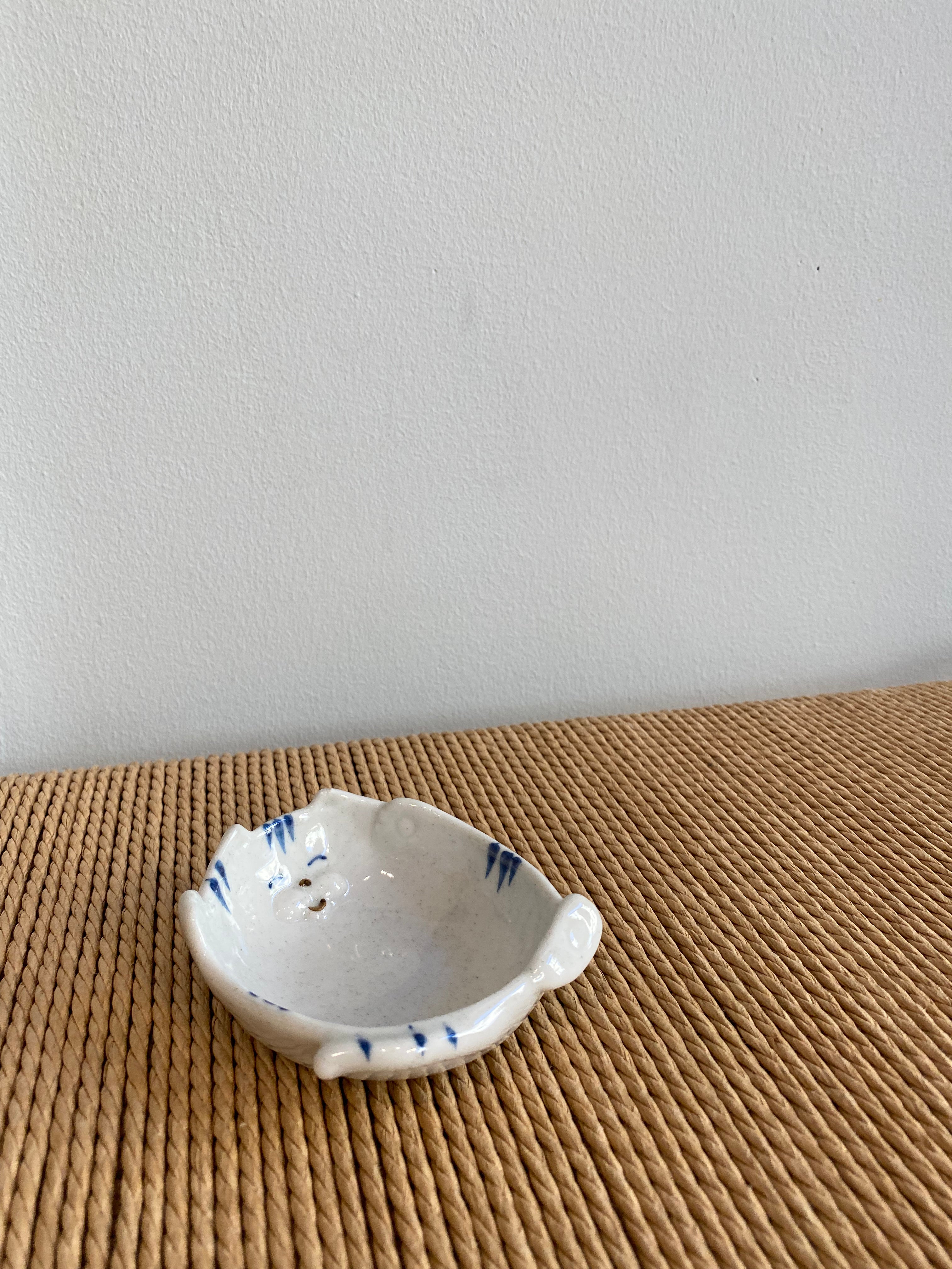 Cat lying on its back - Medium bowl