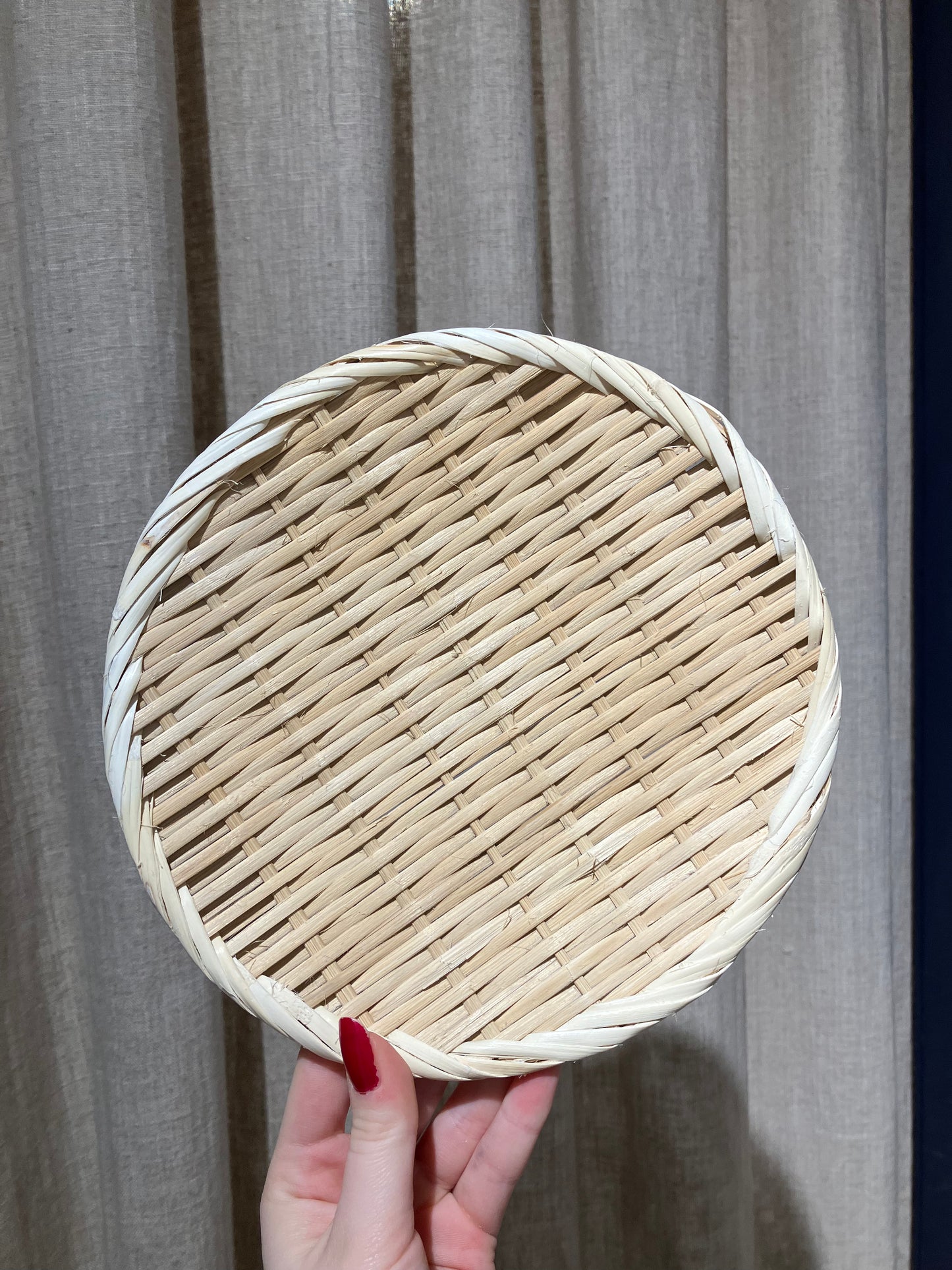 Lille flettet bambus bakke