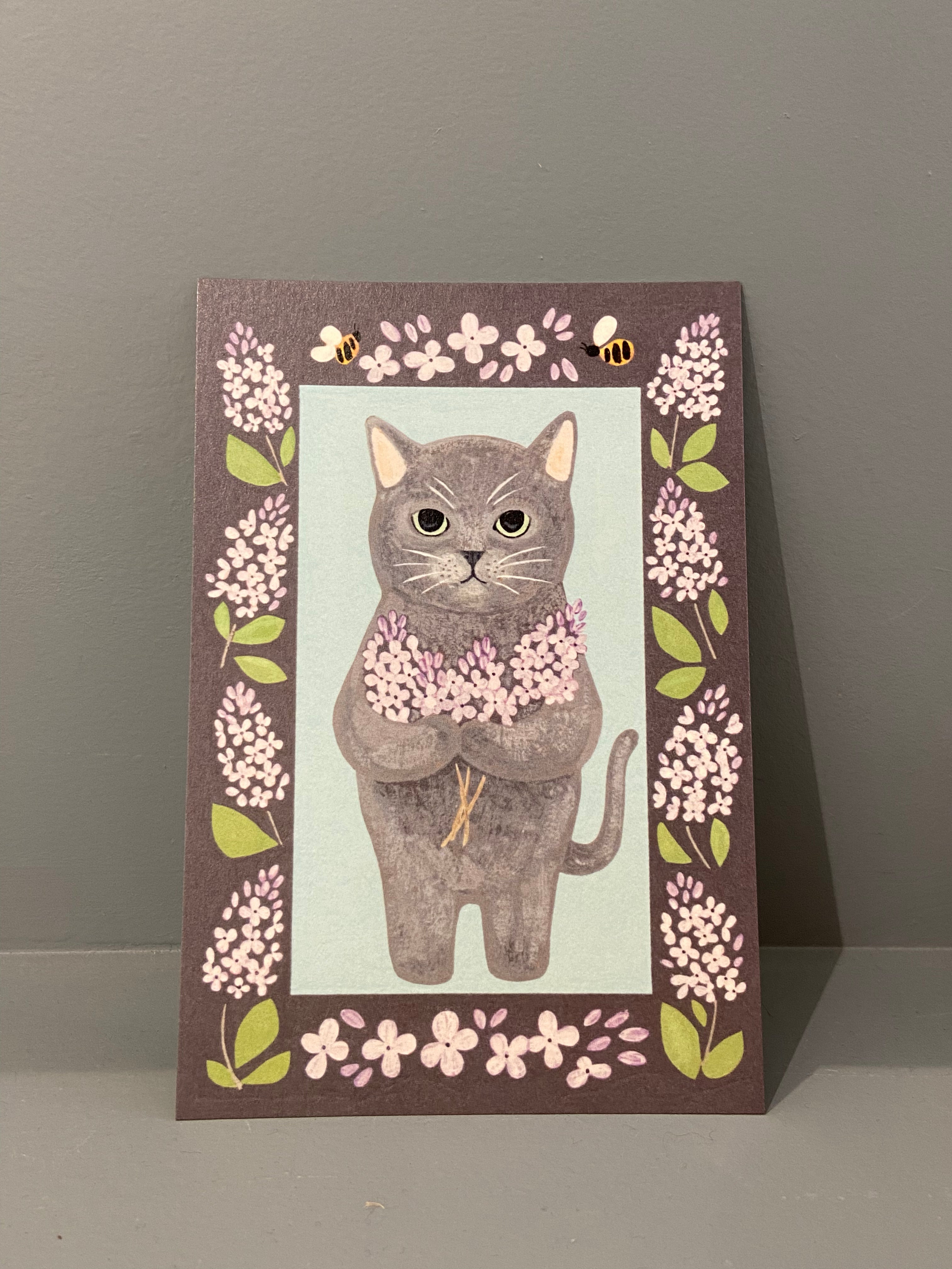 Postkort - Grå kat med blomster