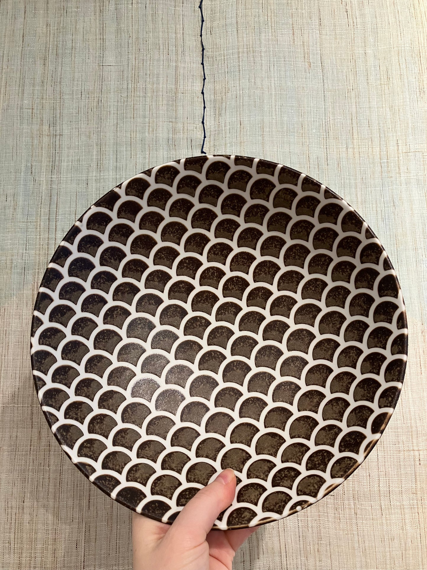 Stor brun håndglaseret skål
