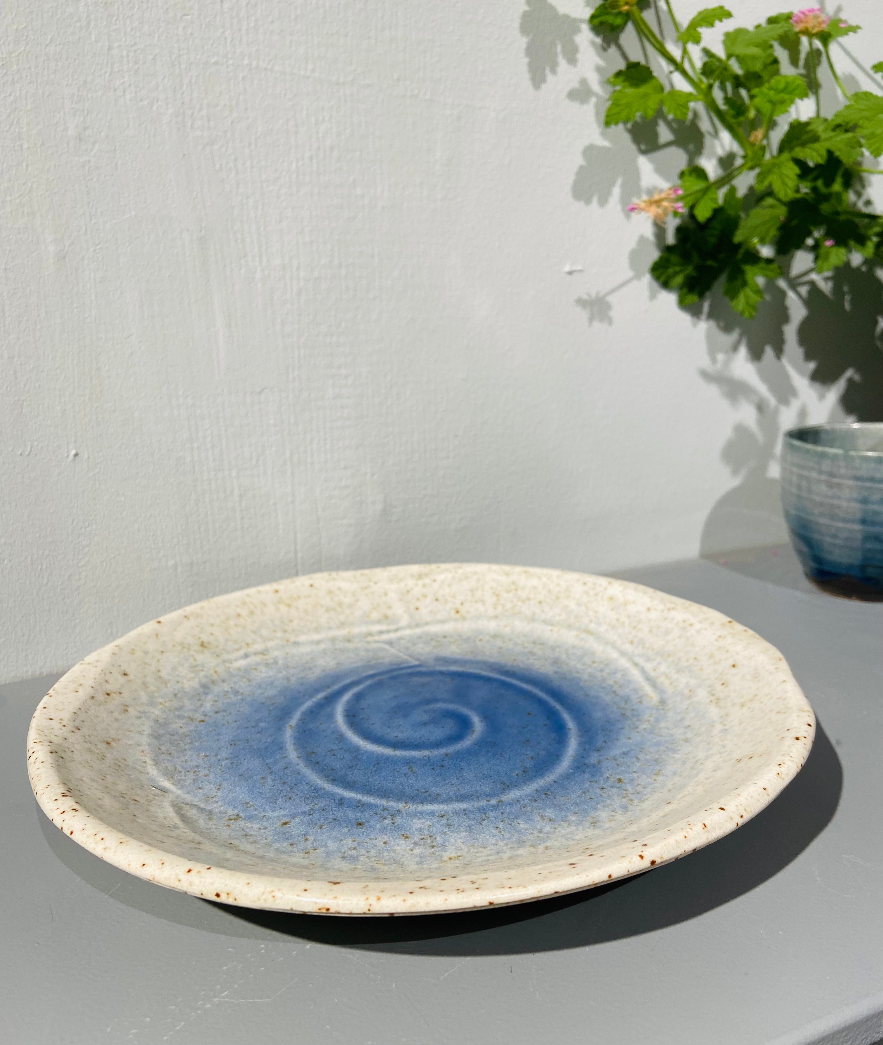 Dish/large plate with blue pattern