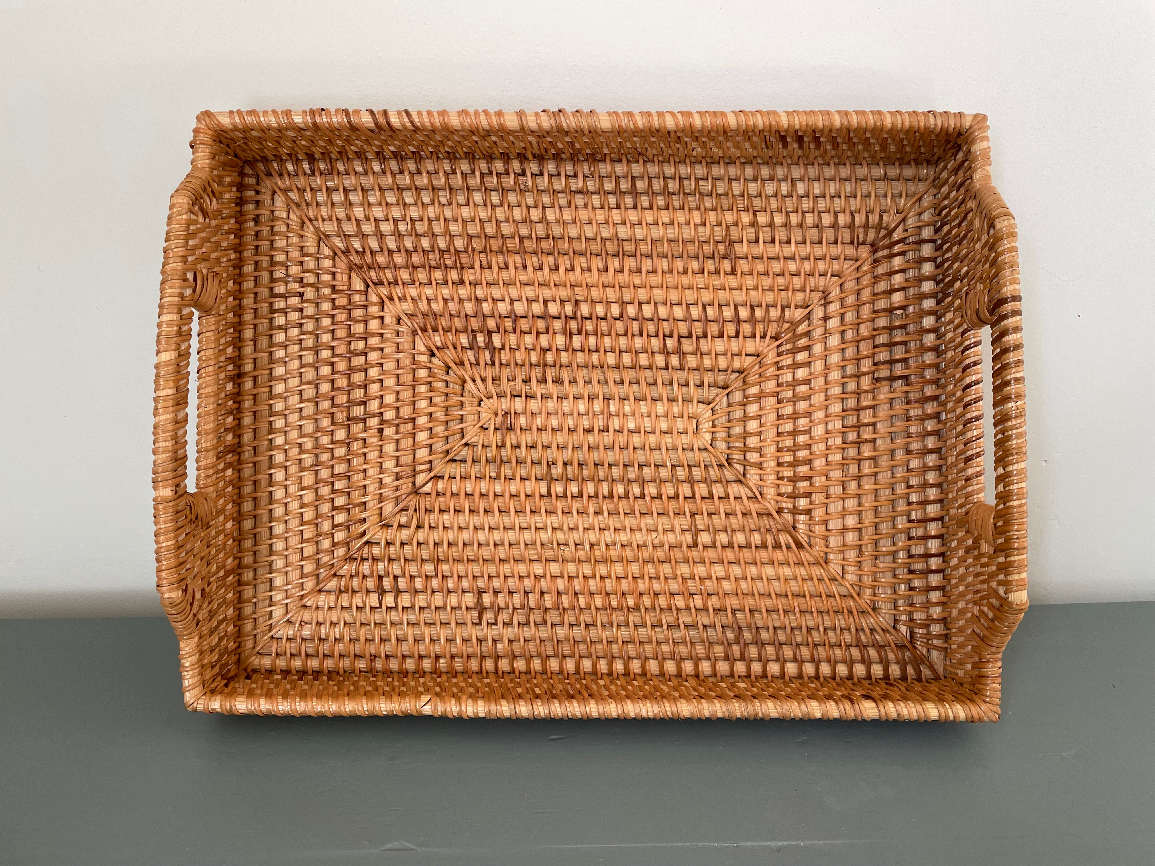 Hakobu - Handmade rattan tray