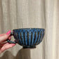 Stor kop med blå glasur