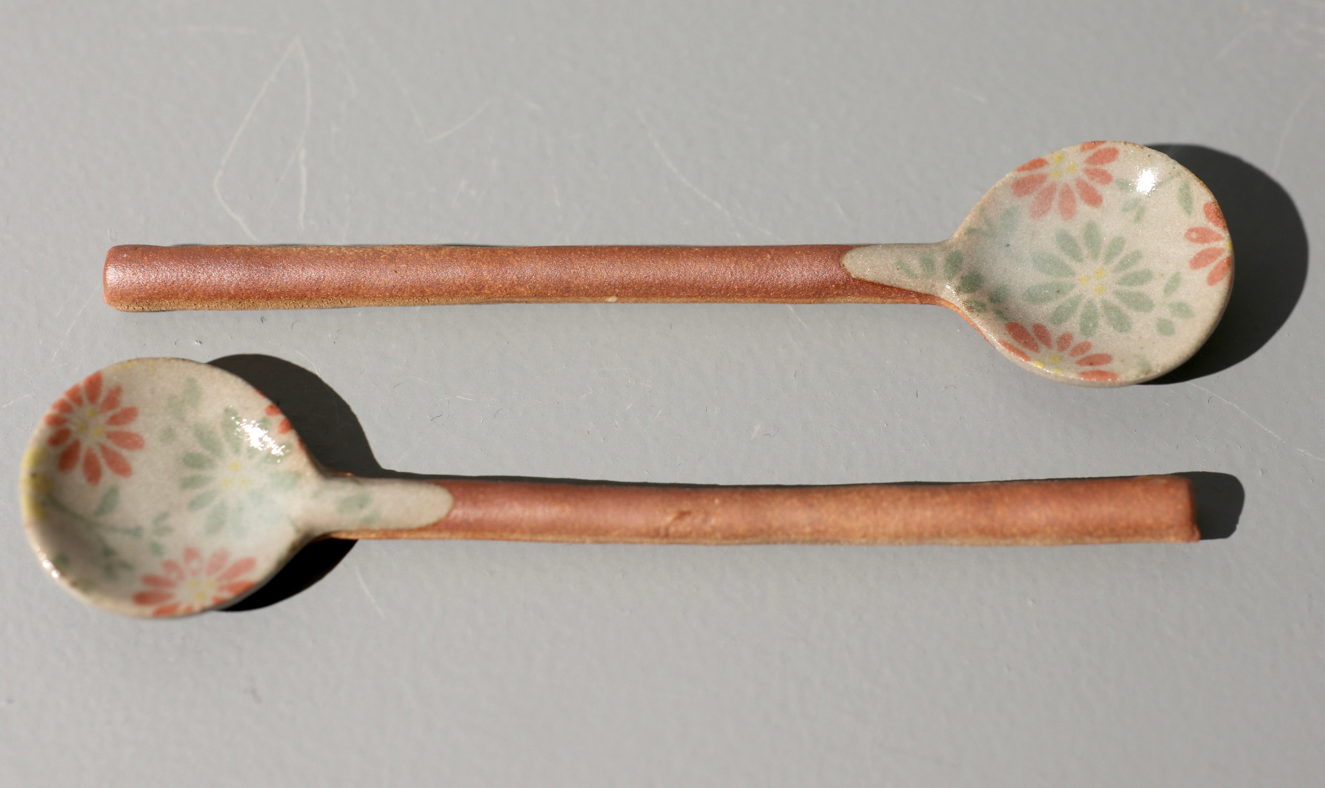 Ceramic spoon with multicolored flowers