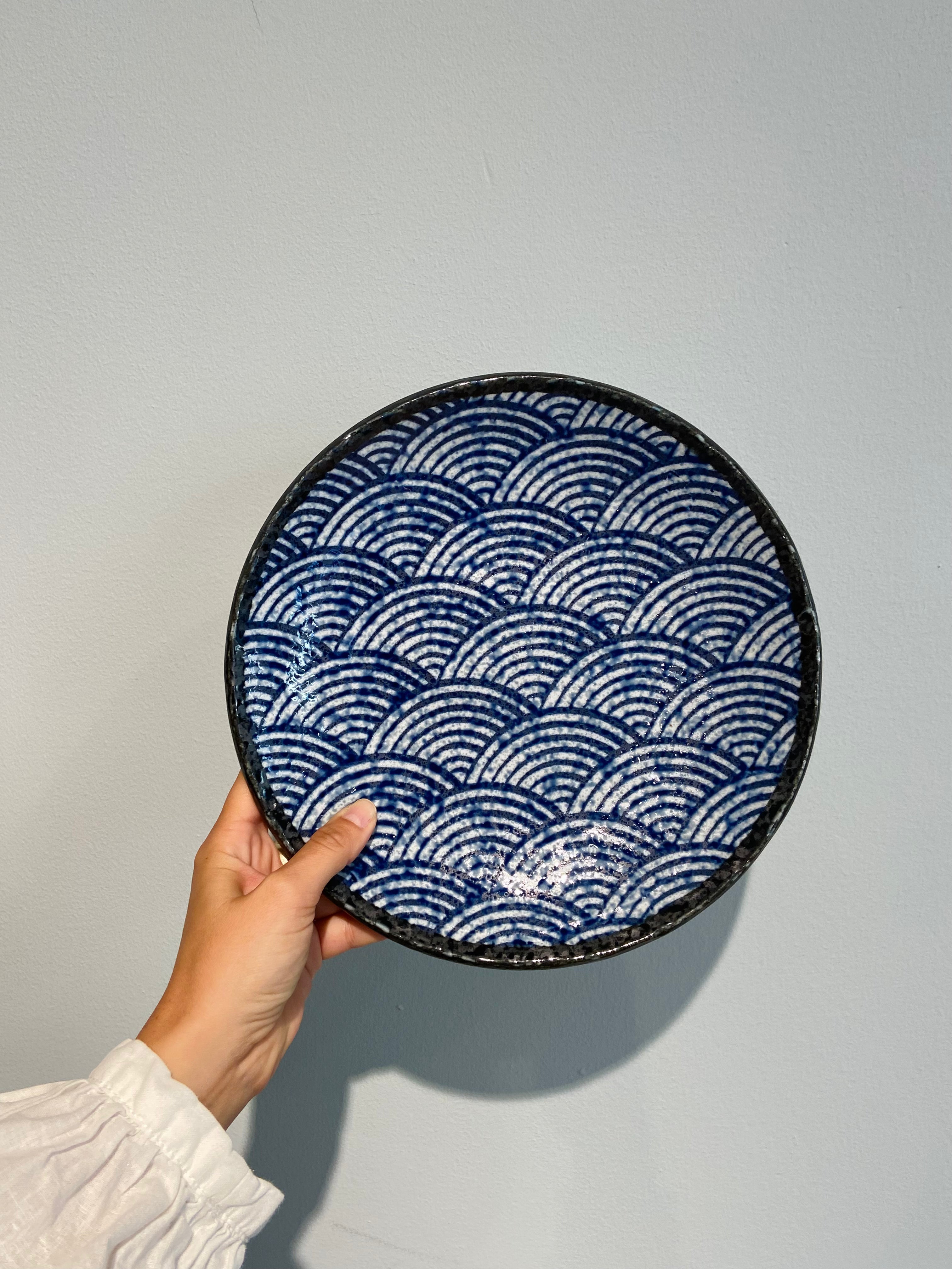 Blue plate with waves, large