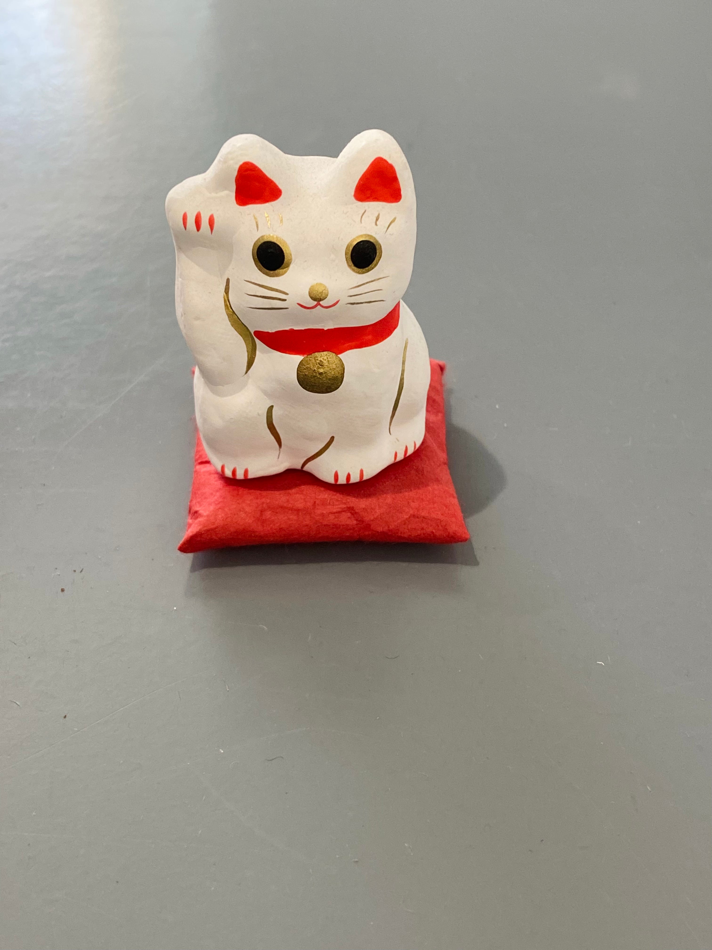 Lucky Cat on pillow, white