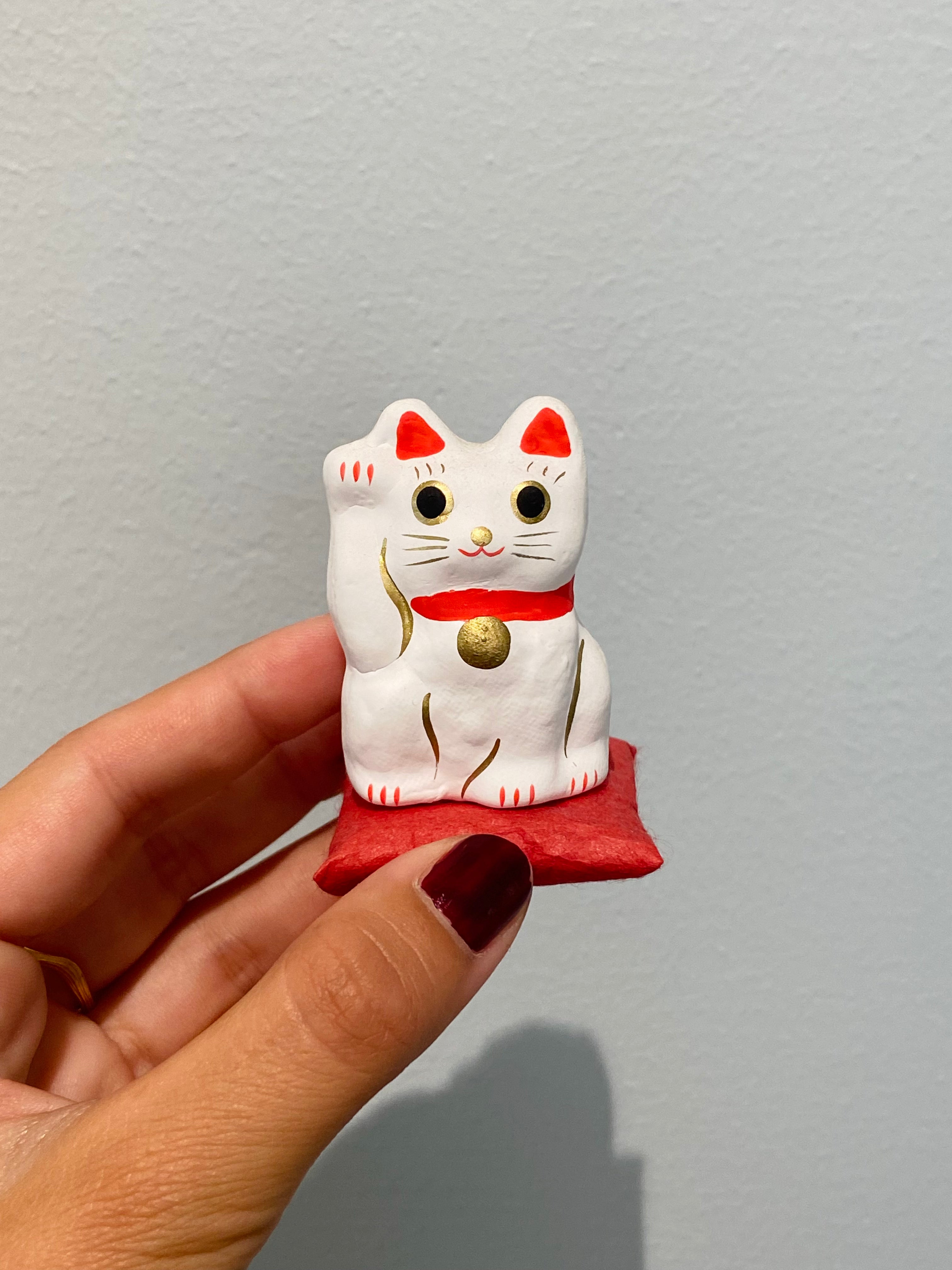 Lucky Cat på pude, hvid