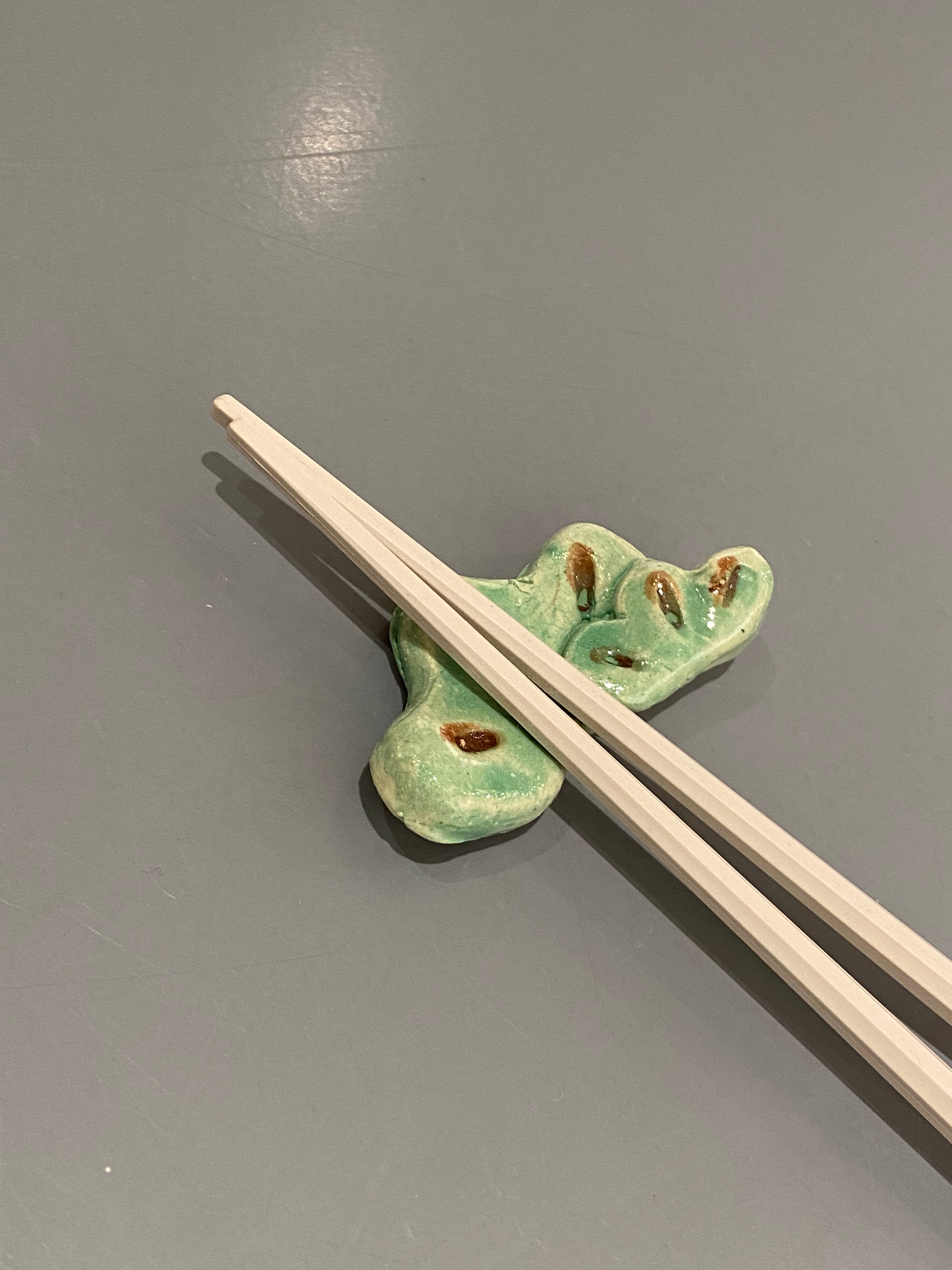 Ceramic chopstick holder - Japanese leaf