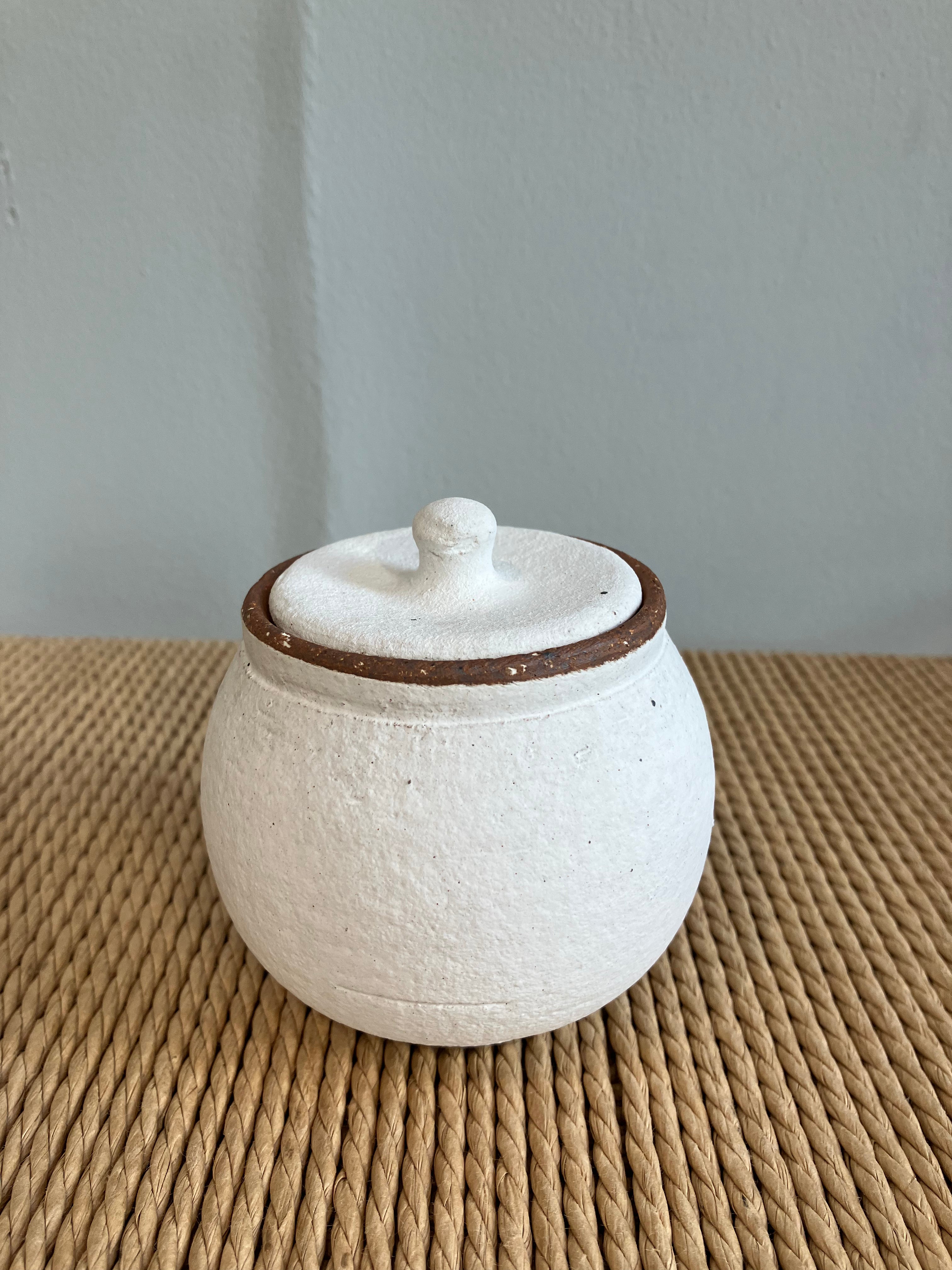Small white rustic jar with lid