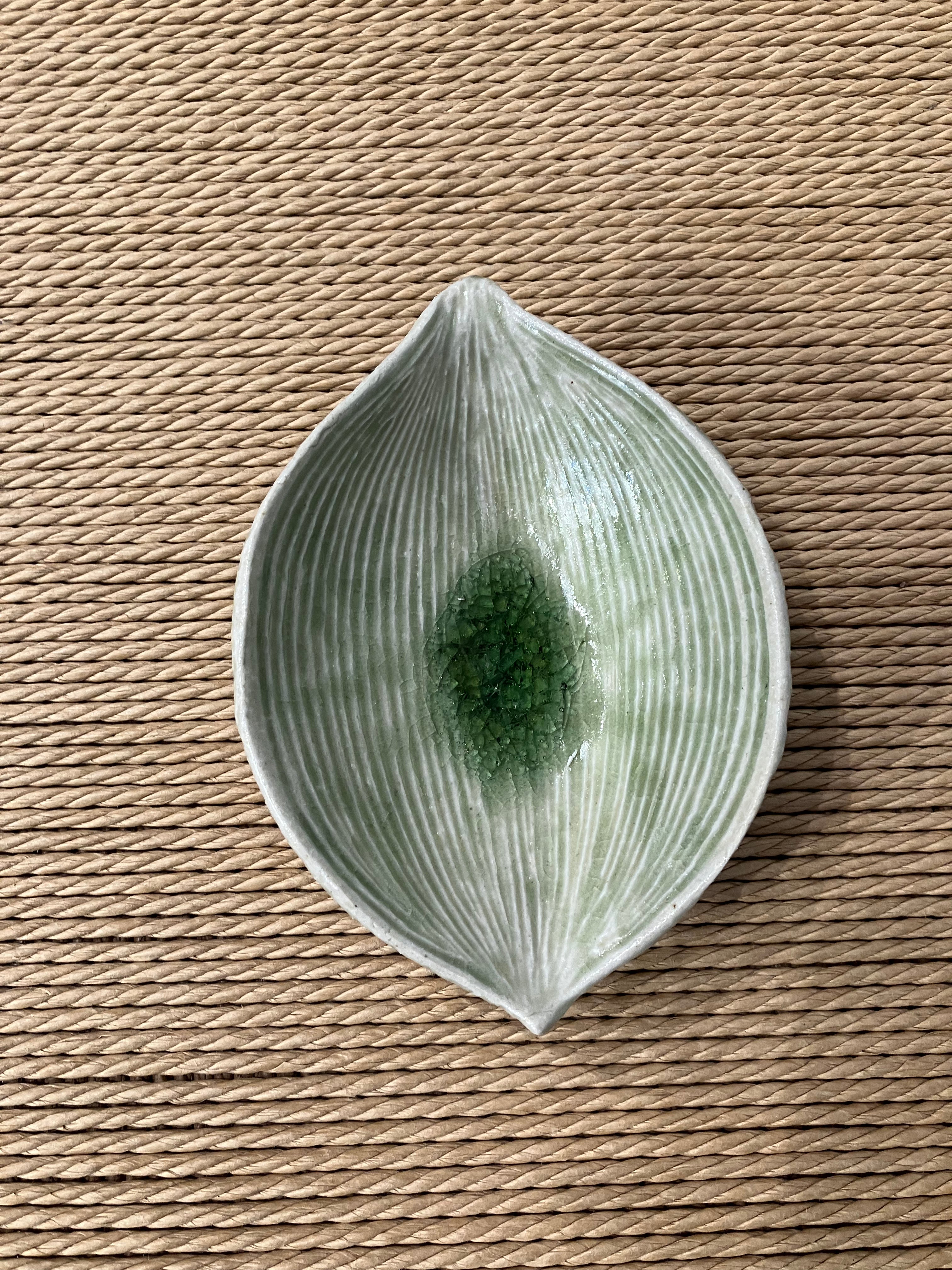 Green ceramic leaf bowl