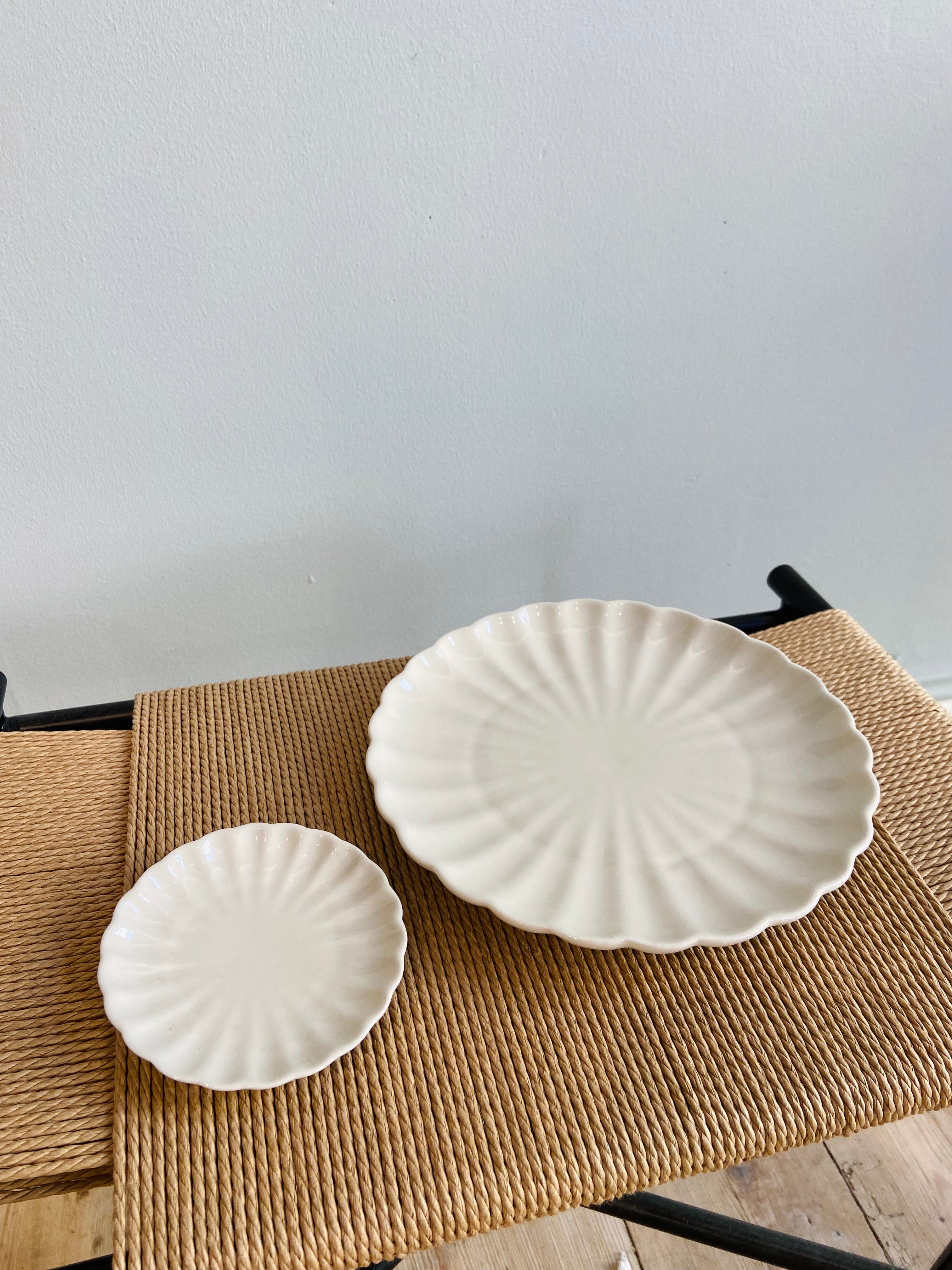 White flower plate, small