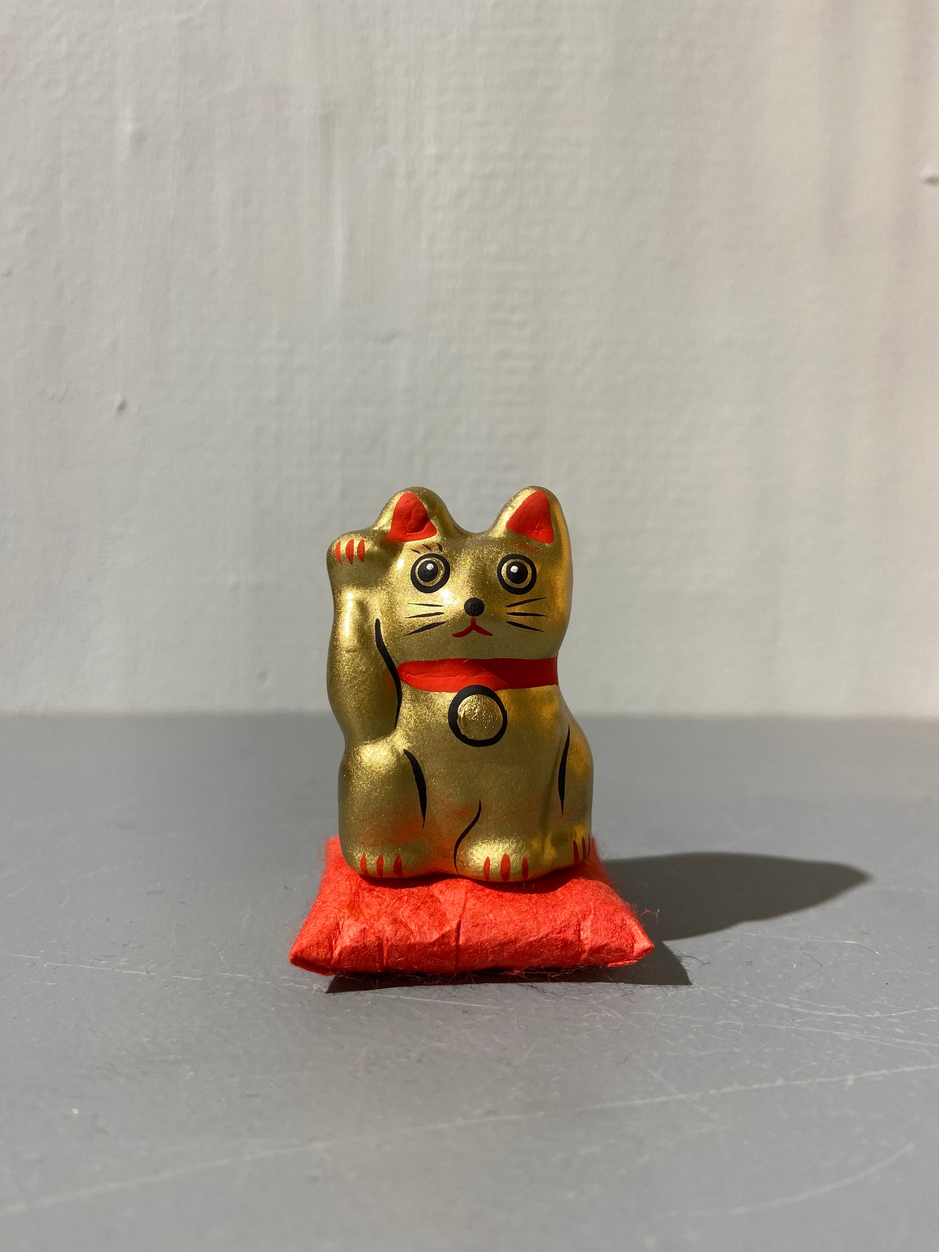 Lucky Cat on pillow, gold