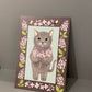 Postkort - Grå kat med blomster