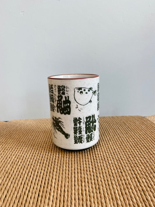 Kop med fisk og japanske motiver