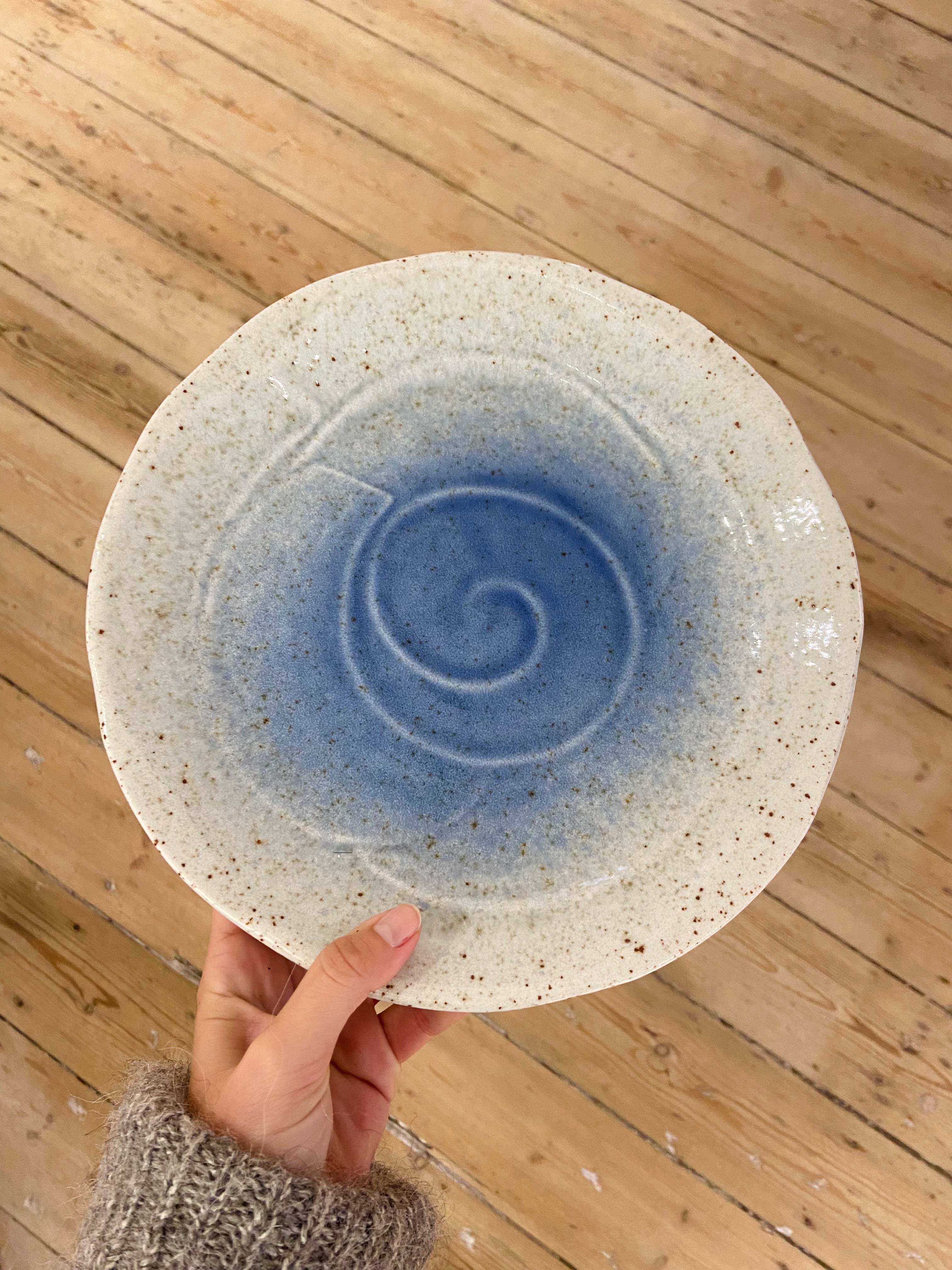 Dish/large plate with blue pattern