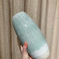 Stor mintgrøn vase med hvide striber