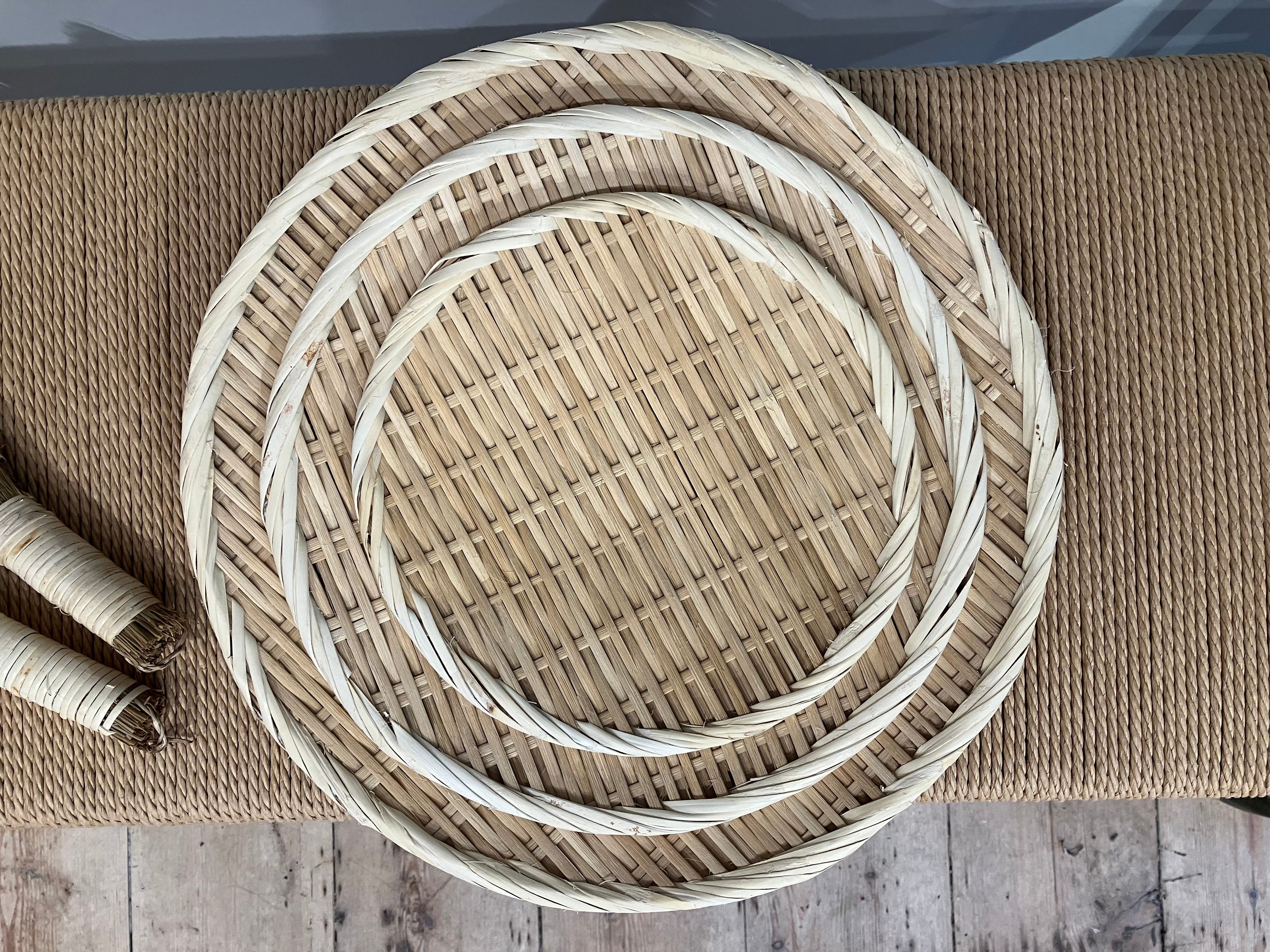Medium braided bamboo tray