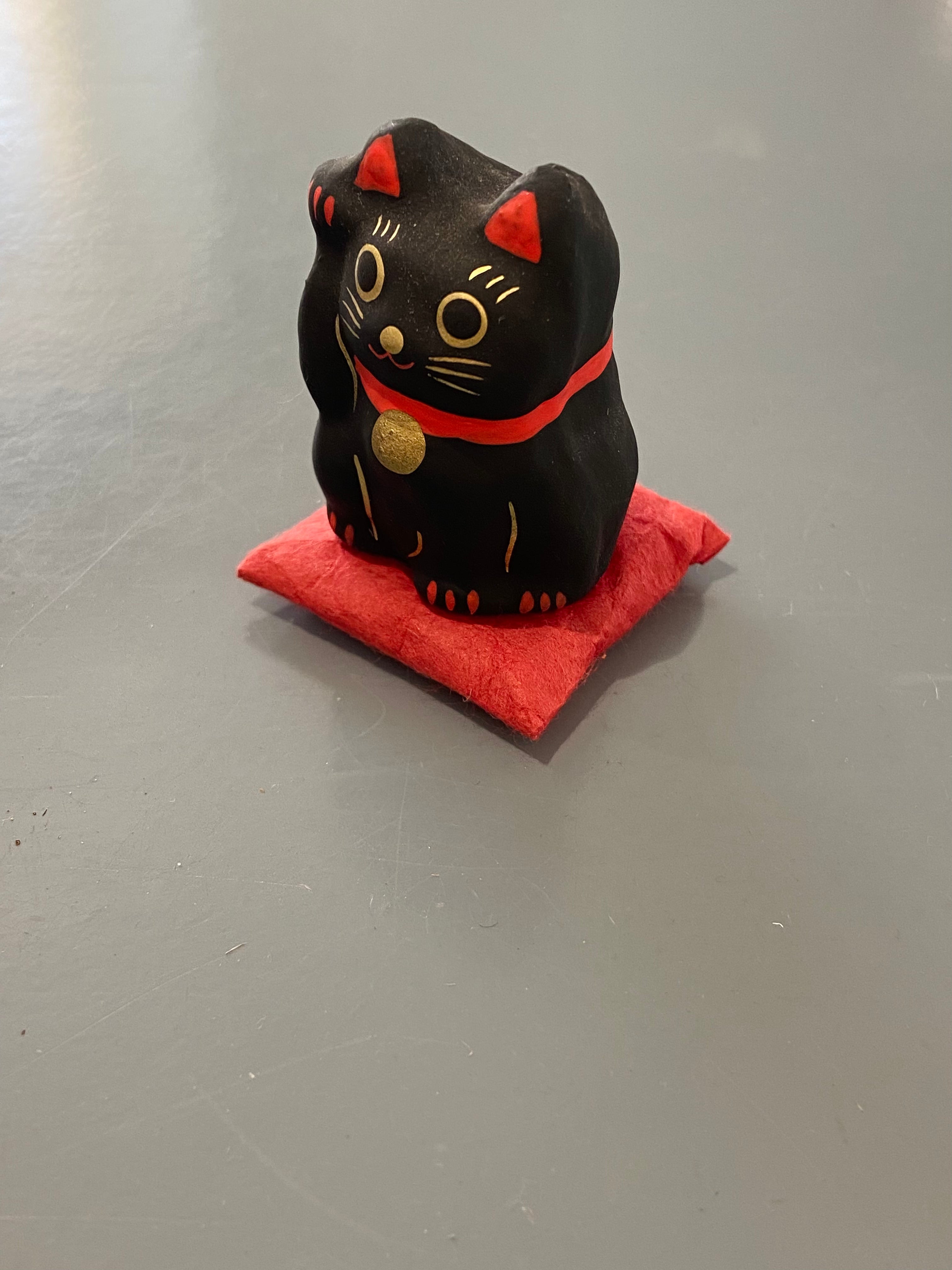 Lucky Cat on pillow, black