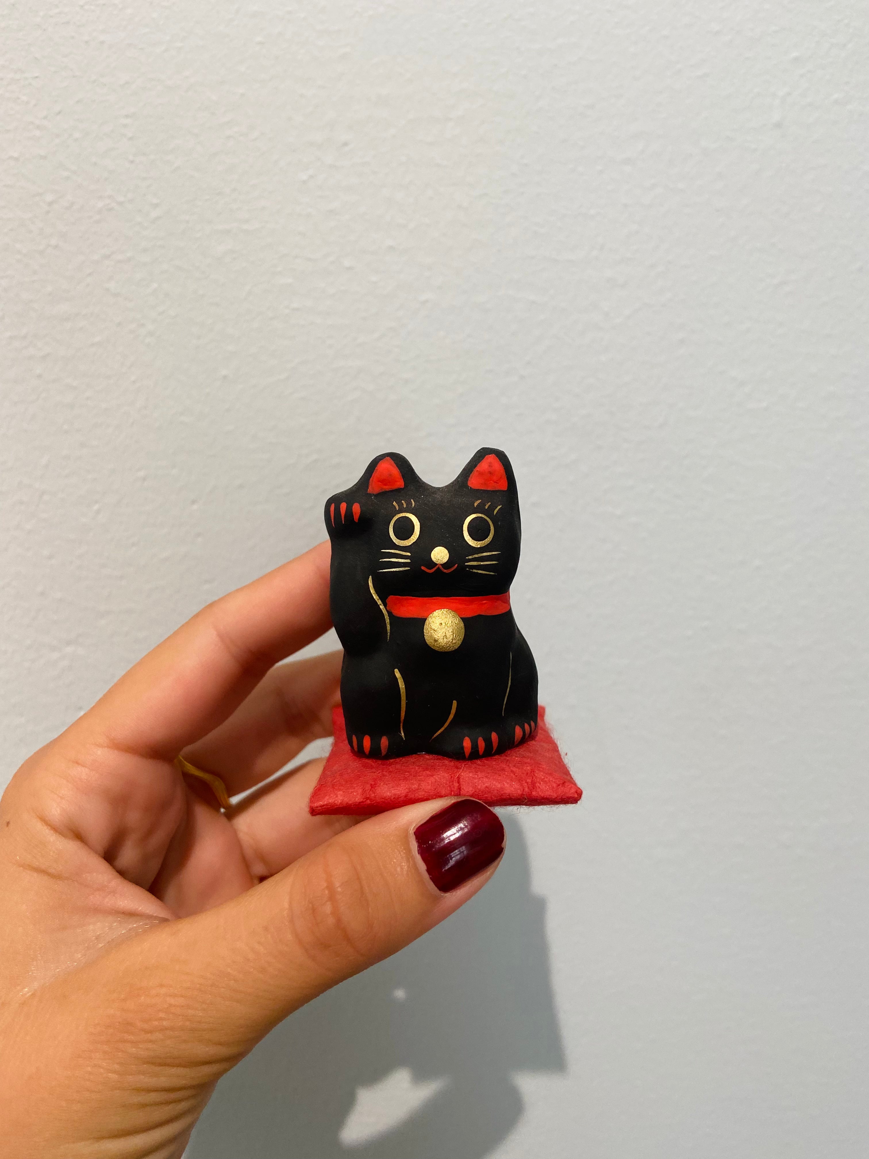Lucky Cat på pude, sort