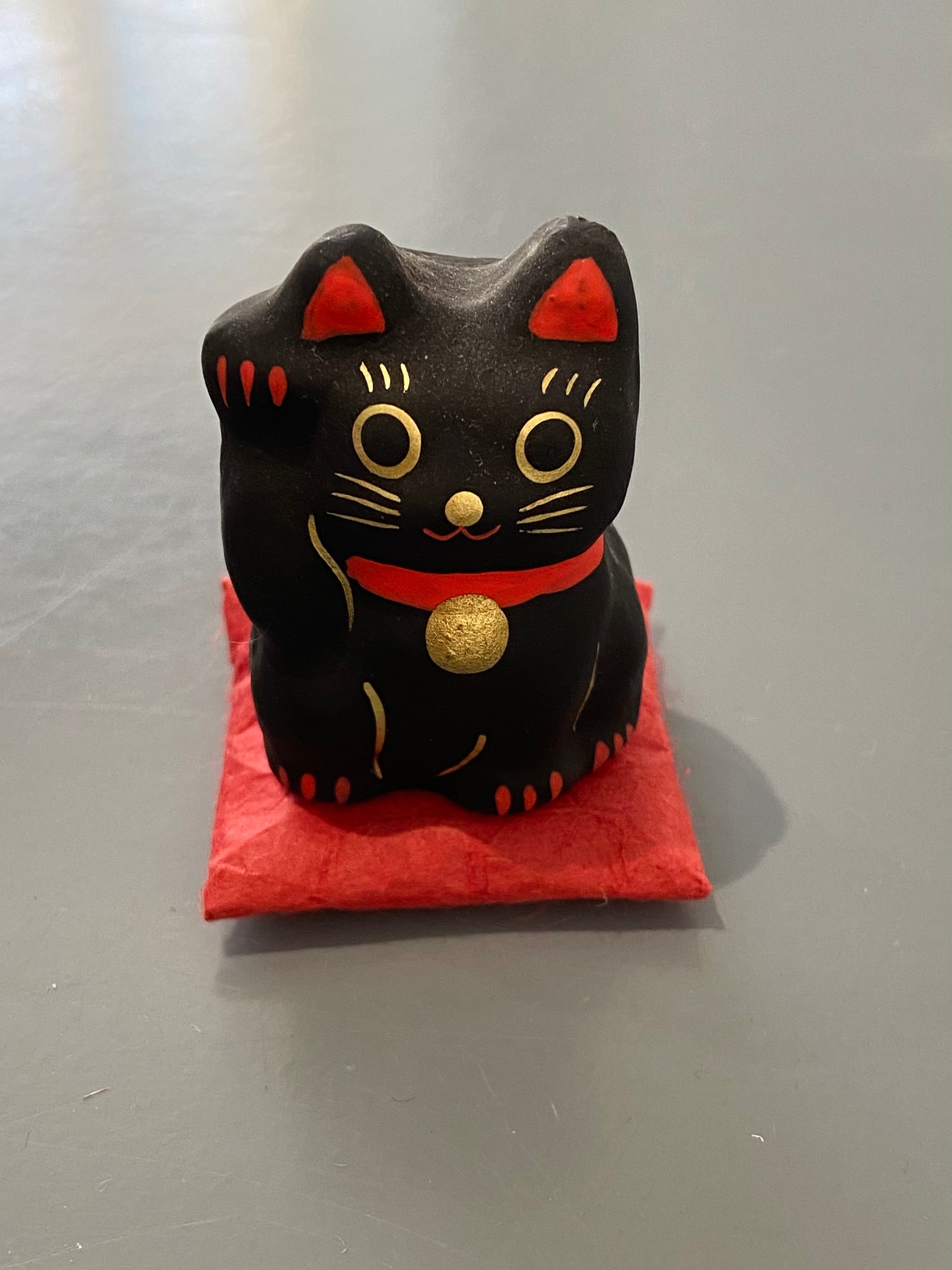 Lucky Cat on pillow, black