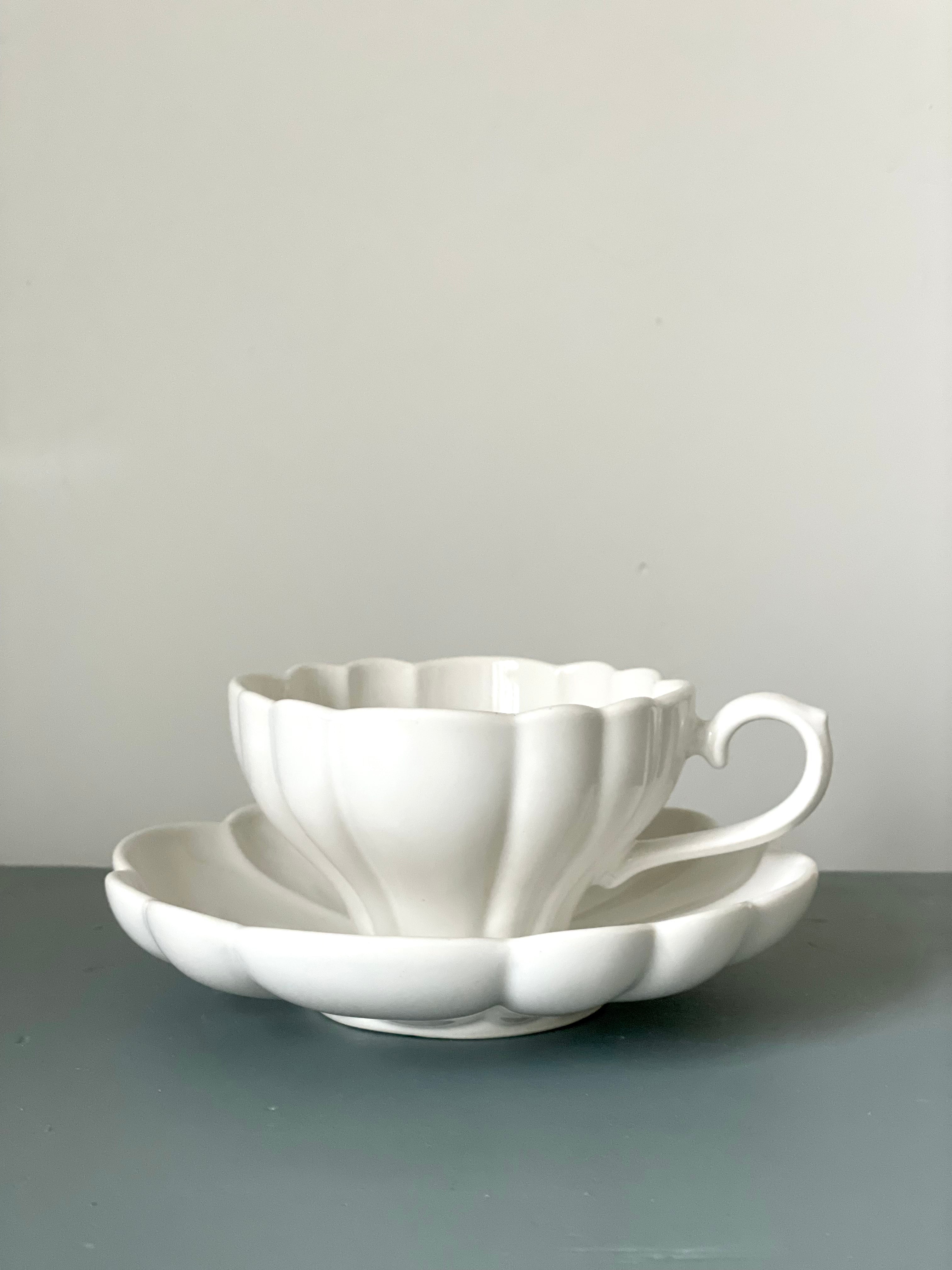 Flower cup with saucer; white