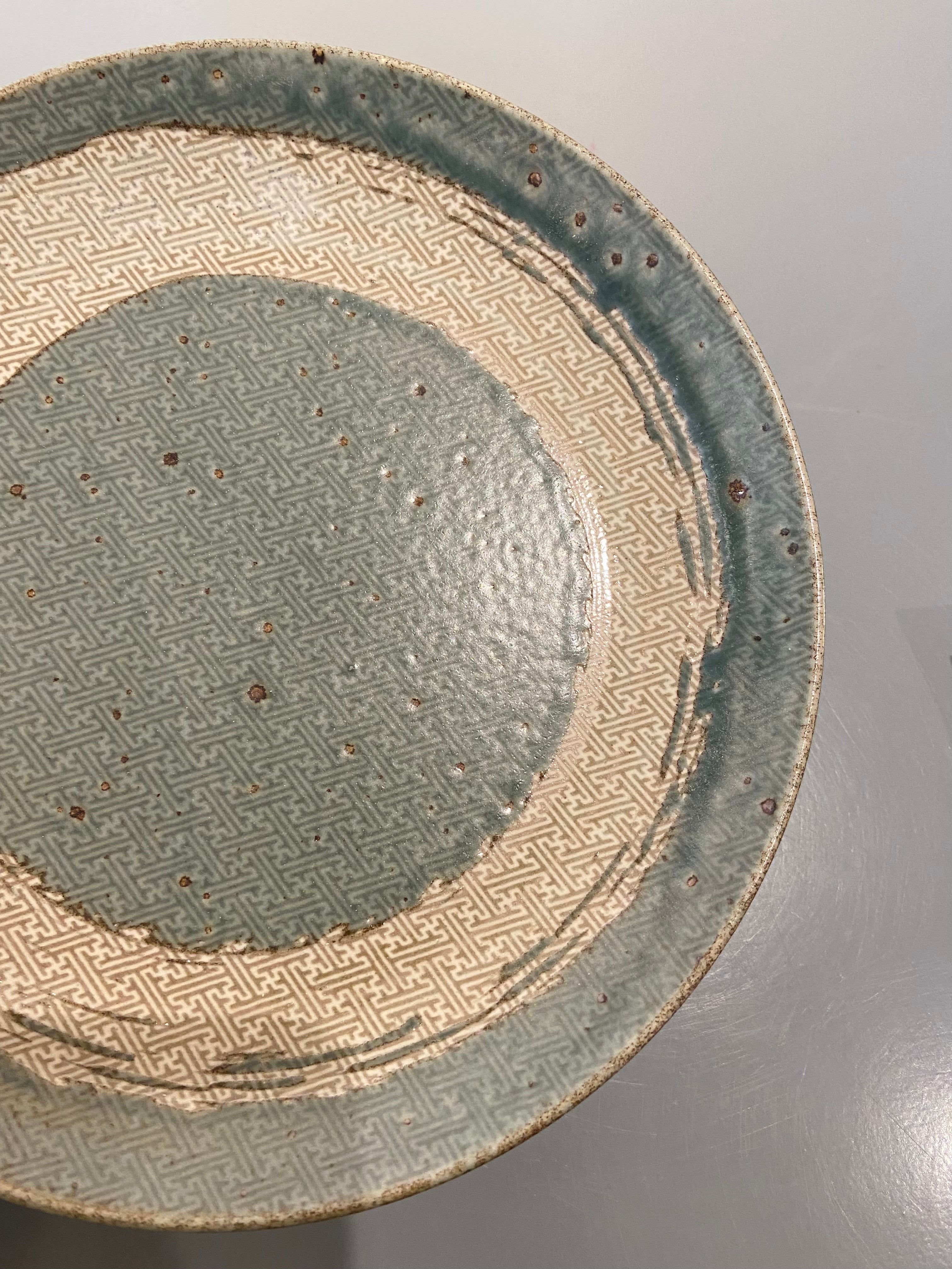 Plate with pattern