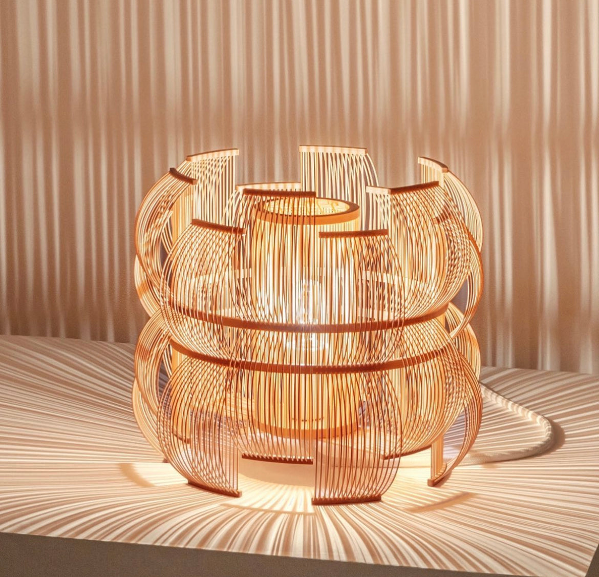 Håndlavet bordlampe i bambus: SEN