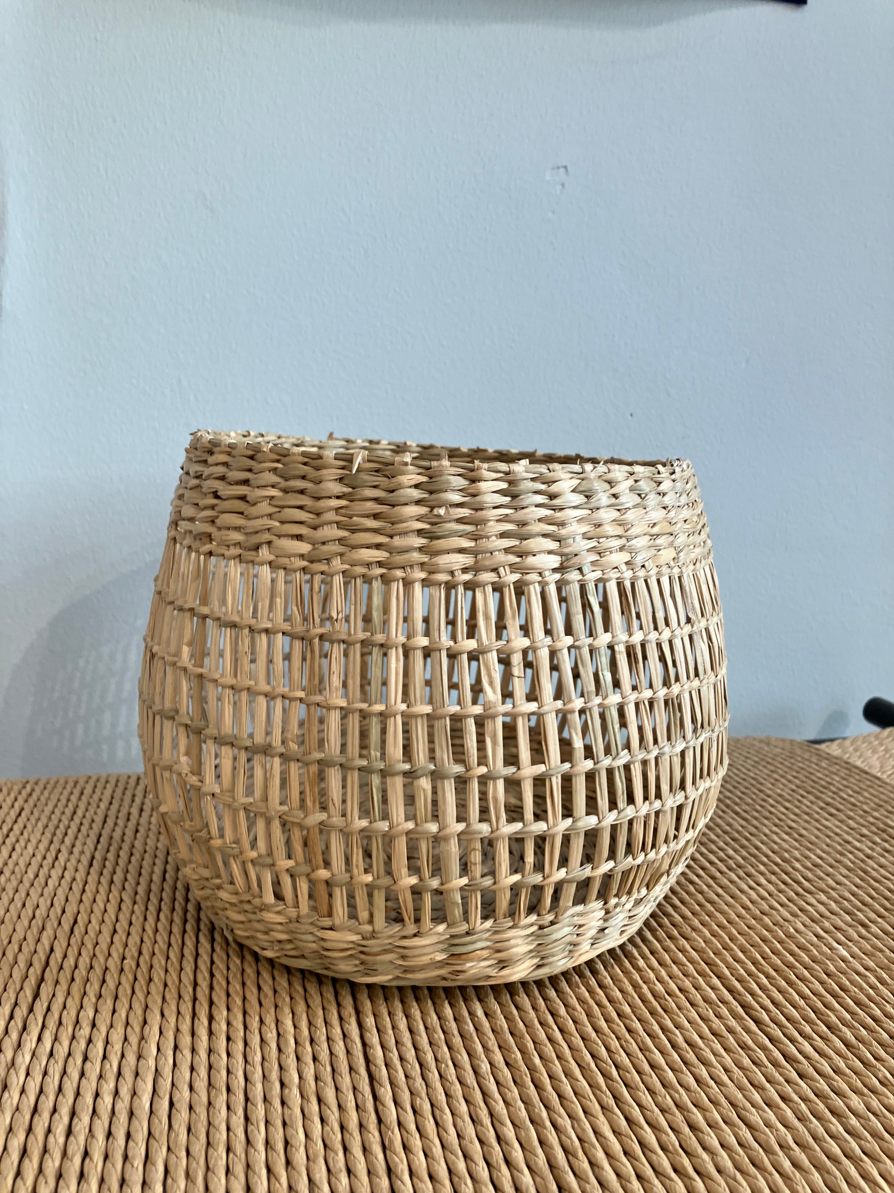 Small wicker basket without handle