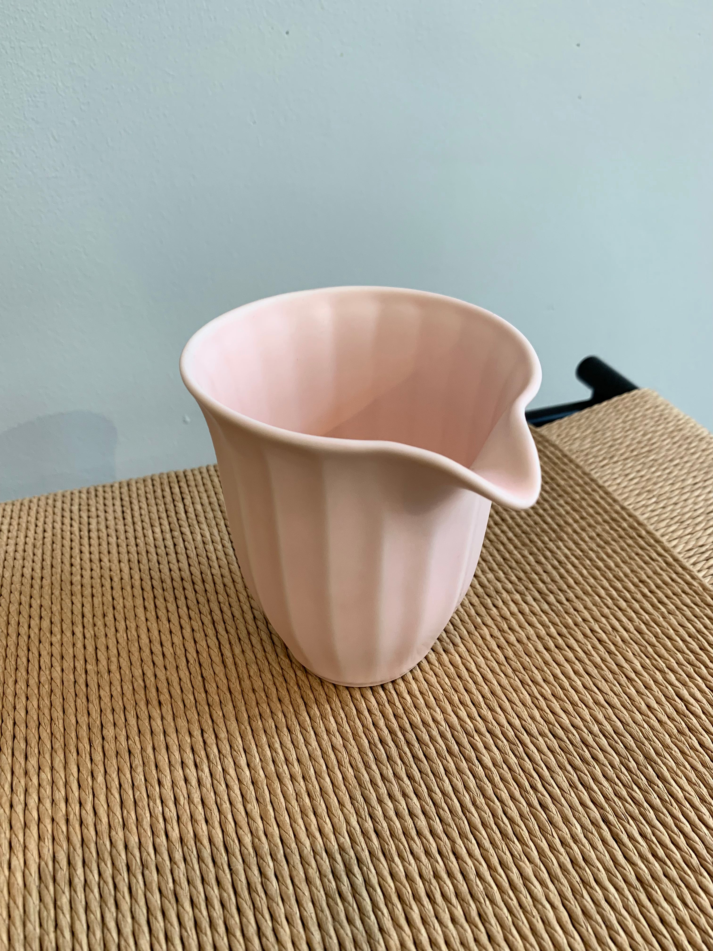 Ceramic jug - pink