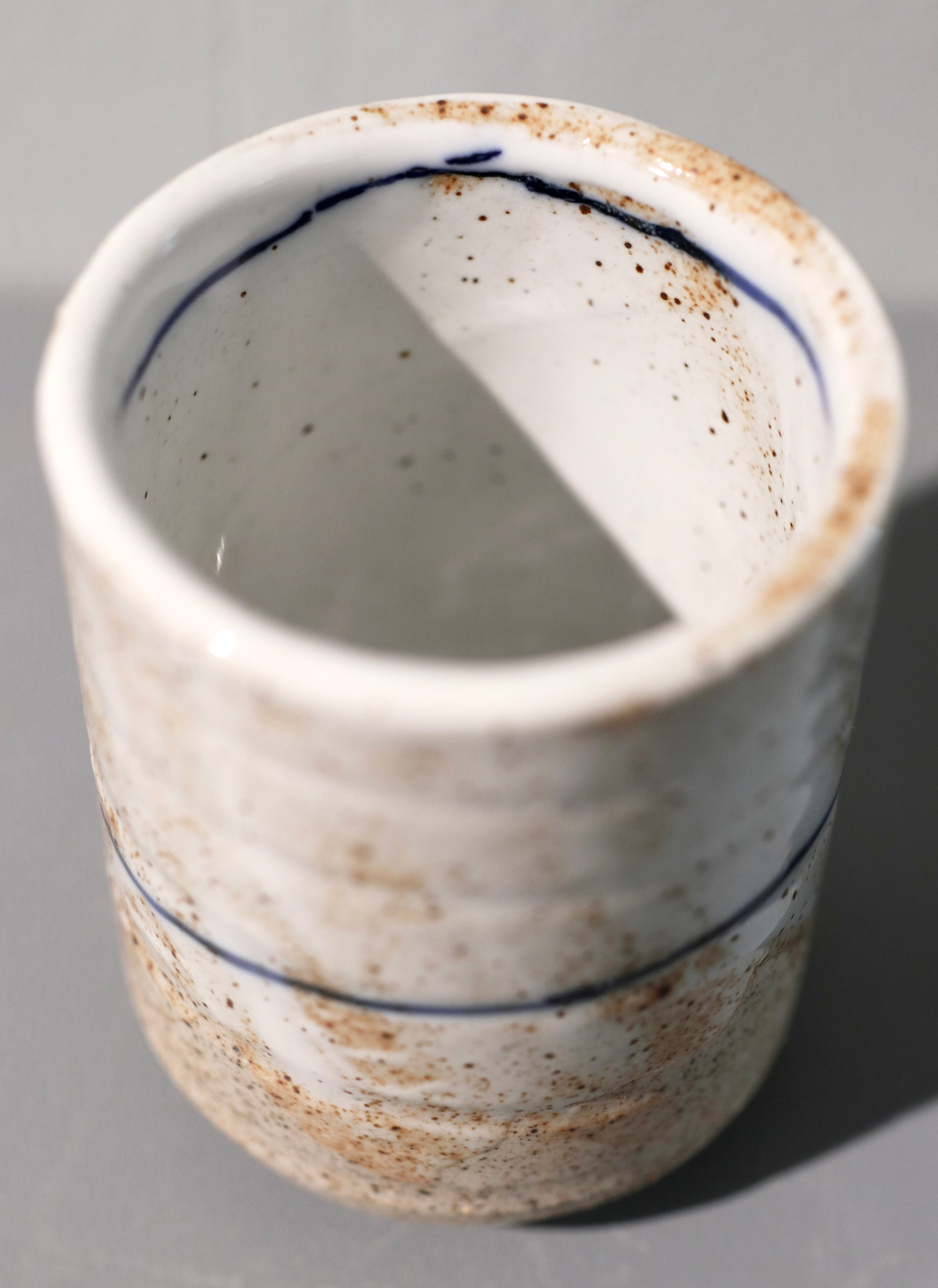 Smal kop med blå stribe