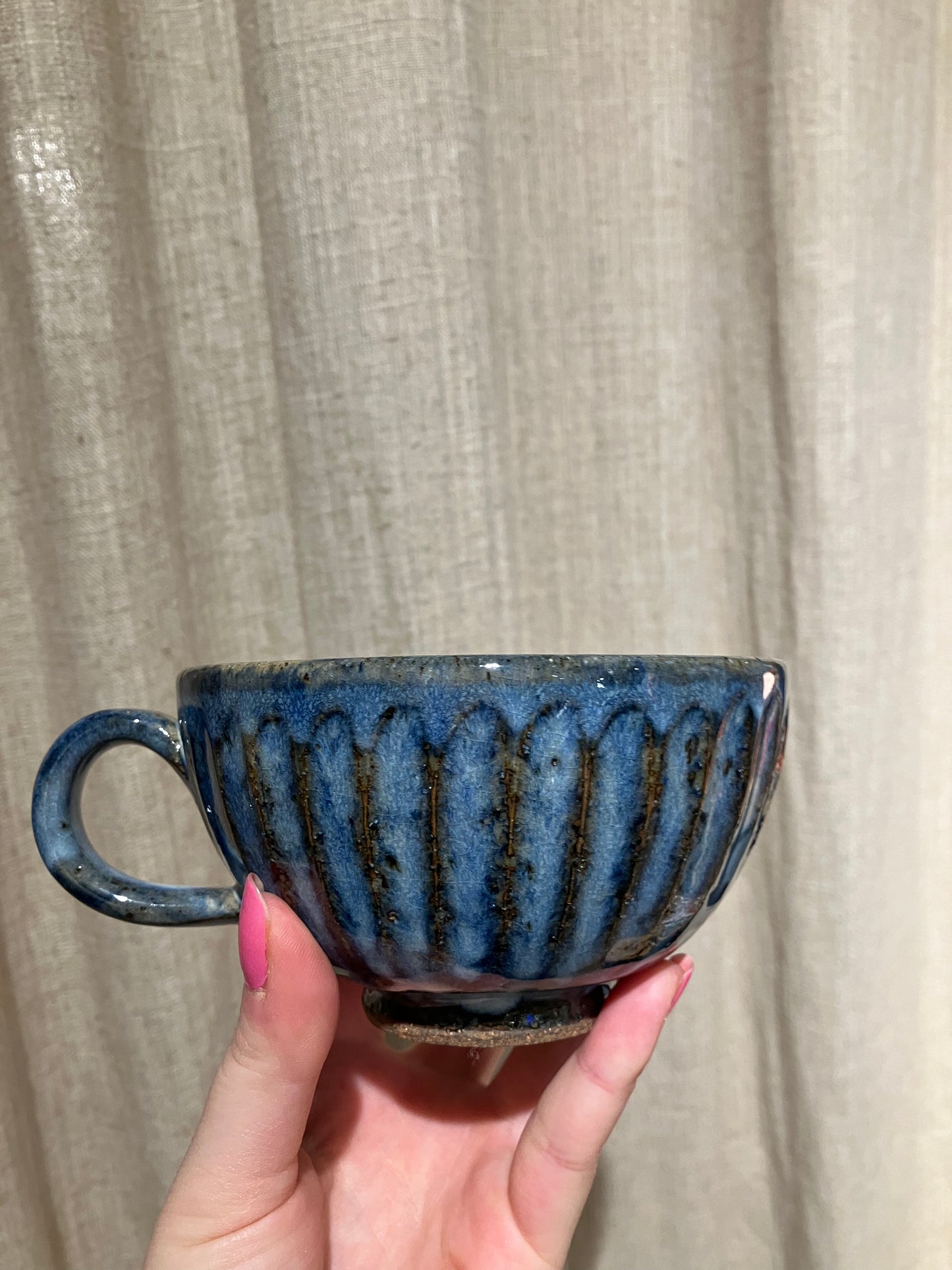 Stor kop med blå glasur